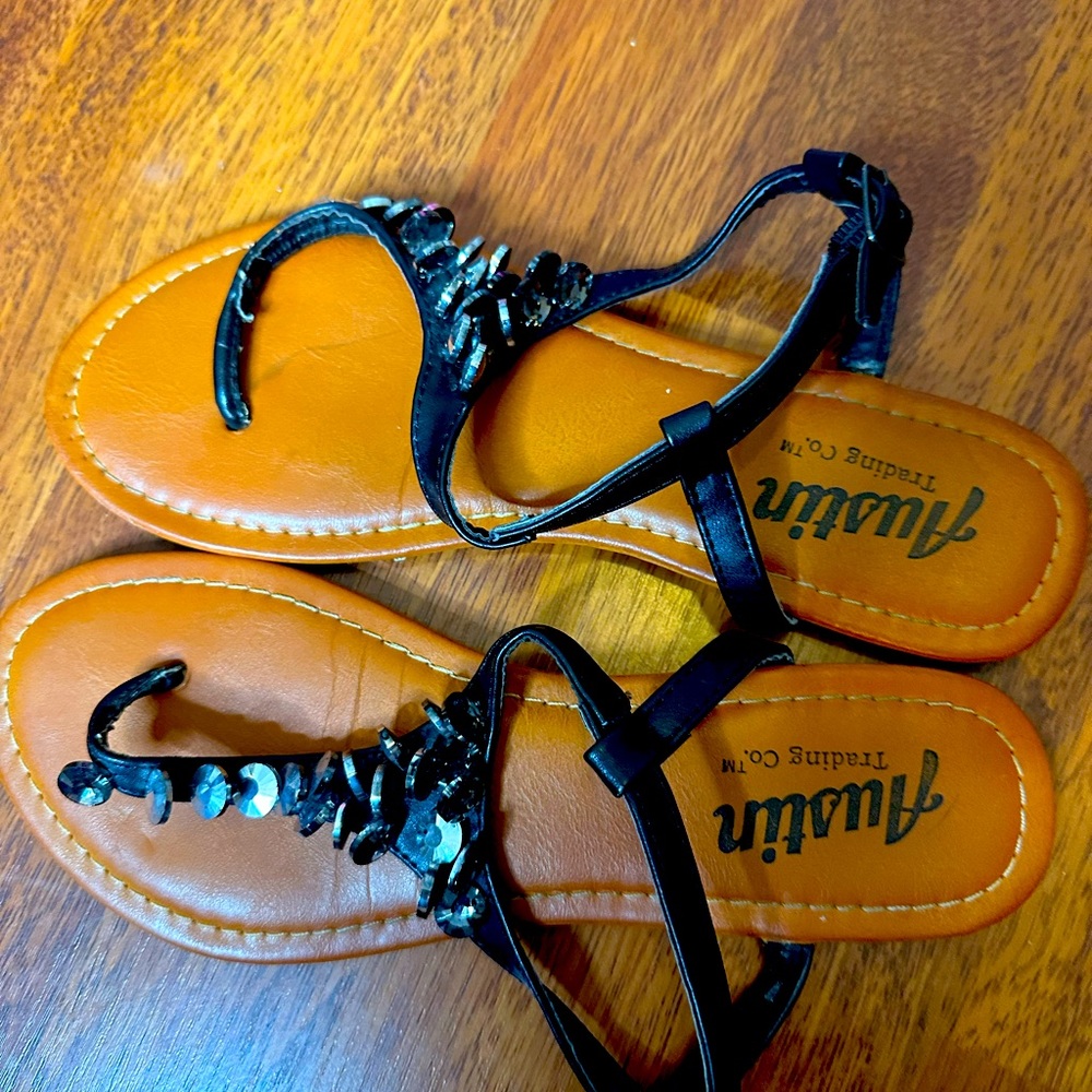 Austin Trading Co. womans sandals size 8